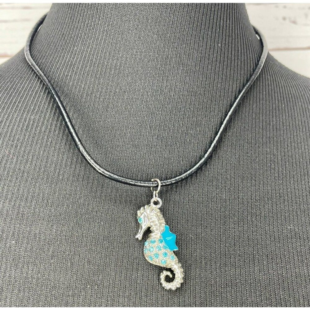 Girls Into The Sea Treasures Blue Rhinestone Crystal‎ Silver Tone Metal Seahorse